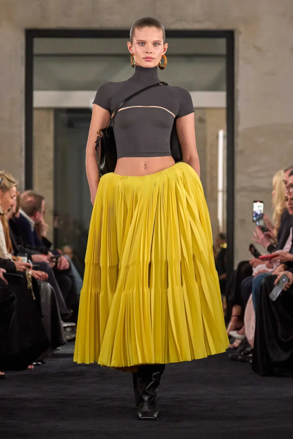 00012-alaia-fall-2025-ready-to-wear-credit-brand