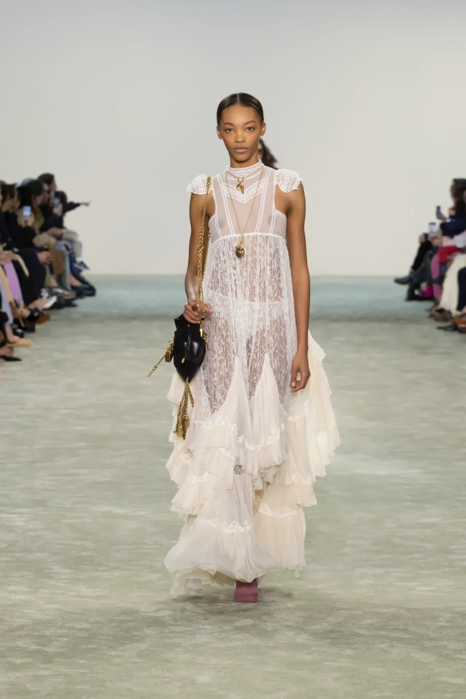 00012-chloe-fall-2025-ready-to-wear-credit-brand