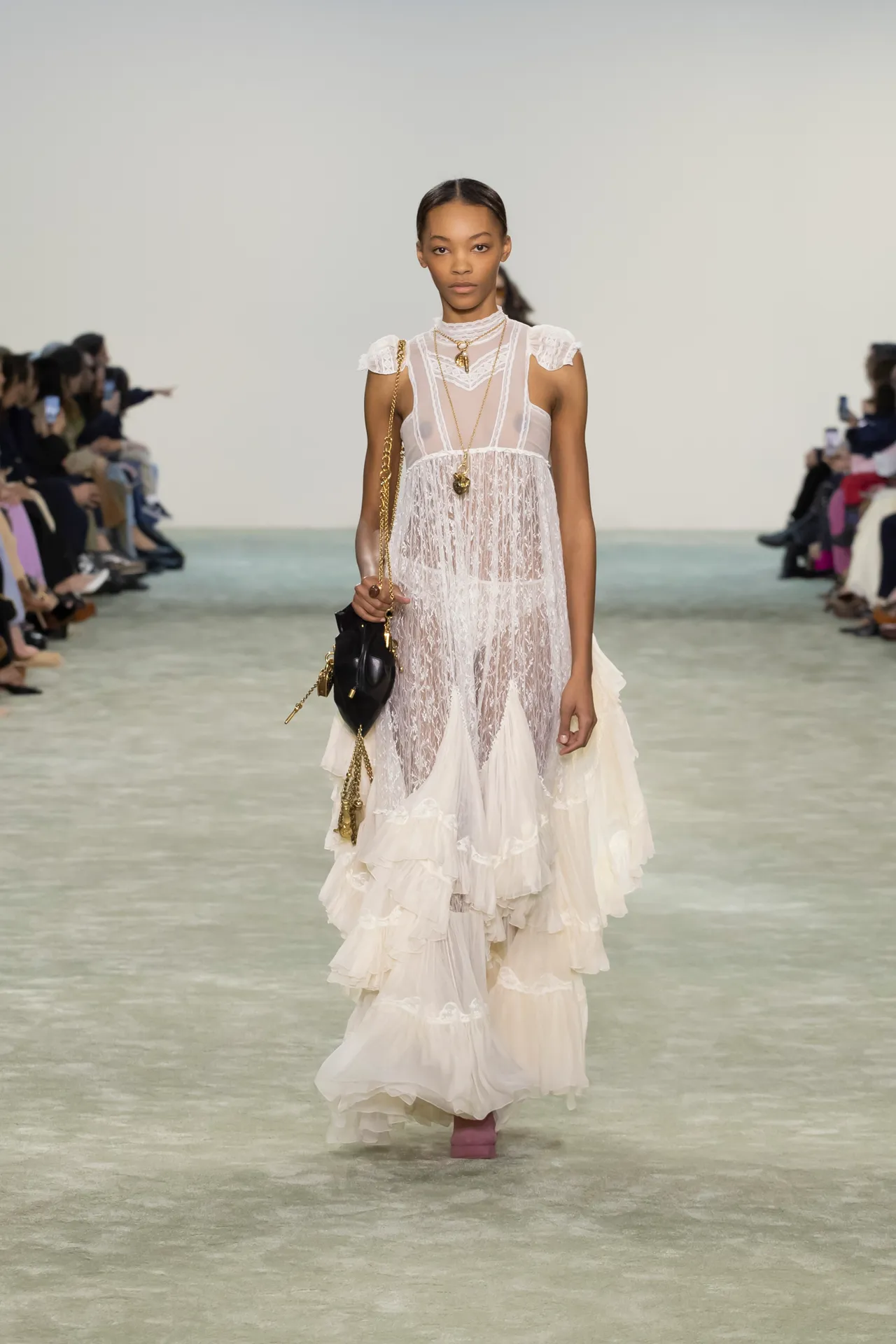 00012-chloe-fall-2025-ready-to-wear-credit-brand