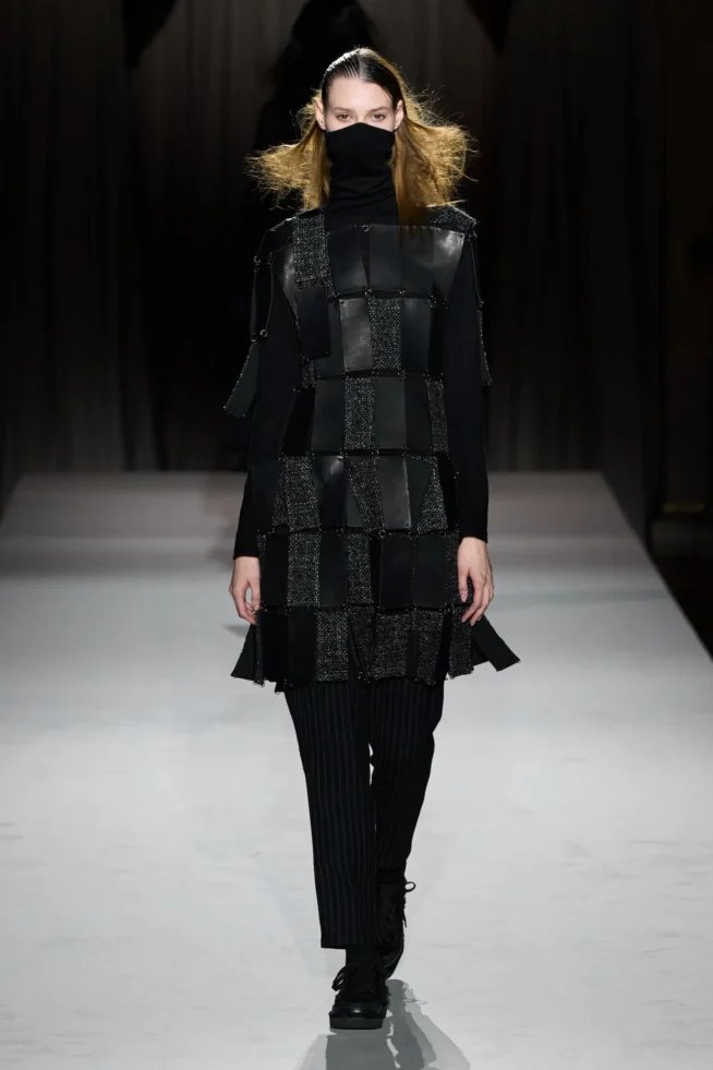 00012-yohji-yamamoto-fall-2025-ready-to-wear-credit-gorunway