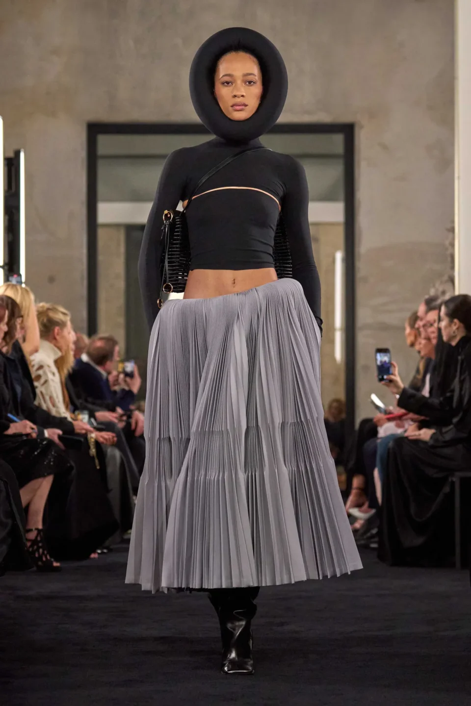 00013-alaia-fall-2025-ready-to-wear-credit-brand