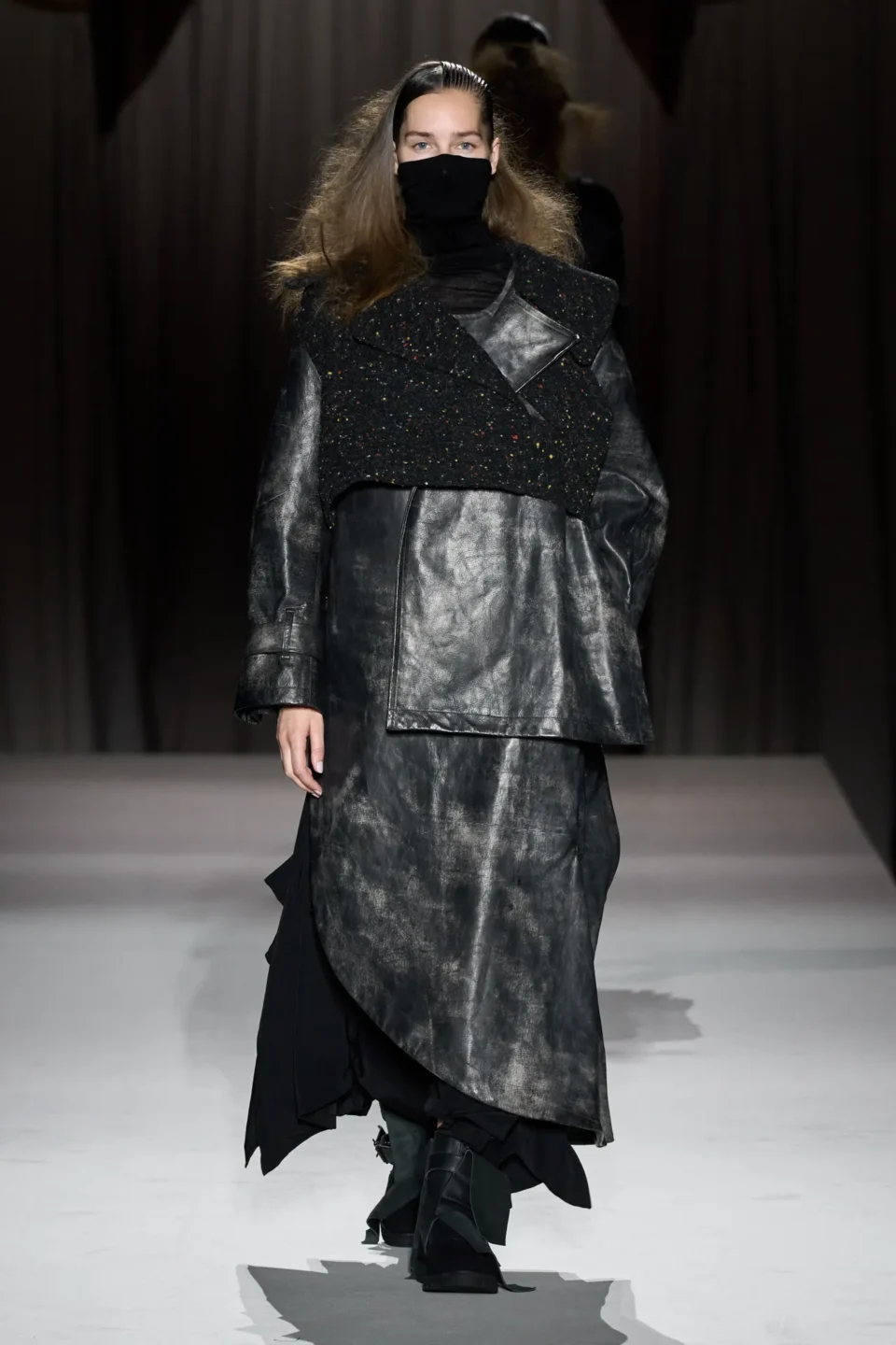 00013-yohji-yamamoto-fall-2025-ready-to-wear-credit-gorunway