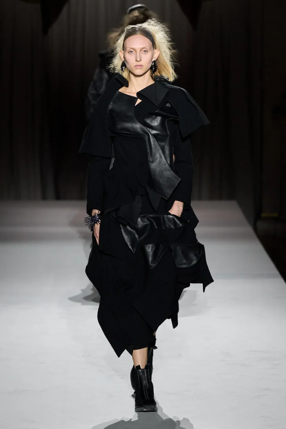 00014-yohji-yamamoto-fall-2025-ready-to-wear-credit-gorunway
