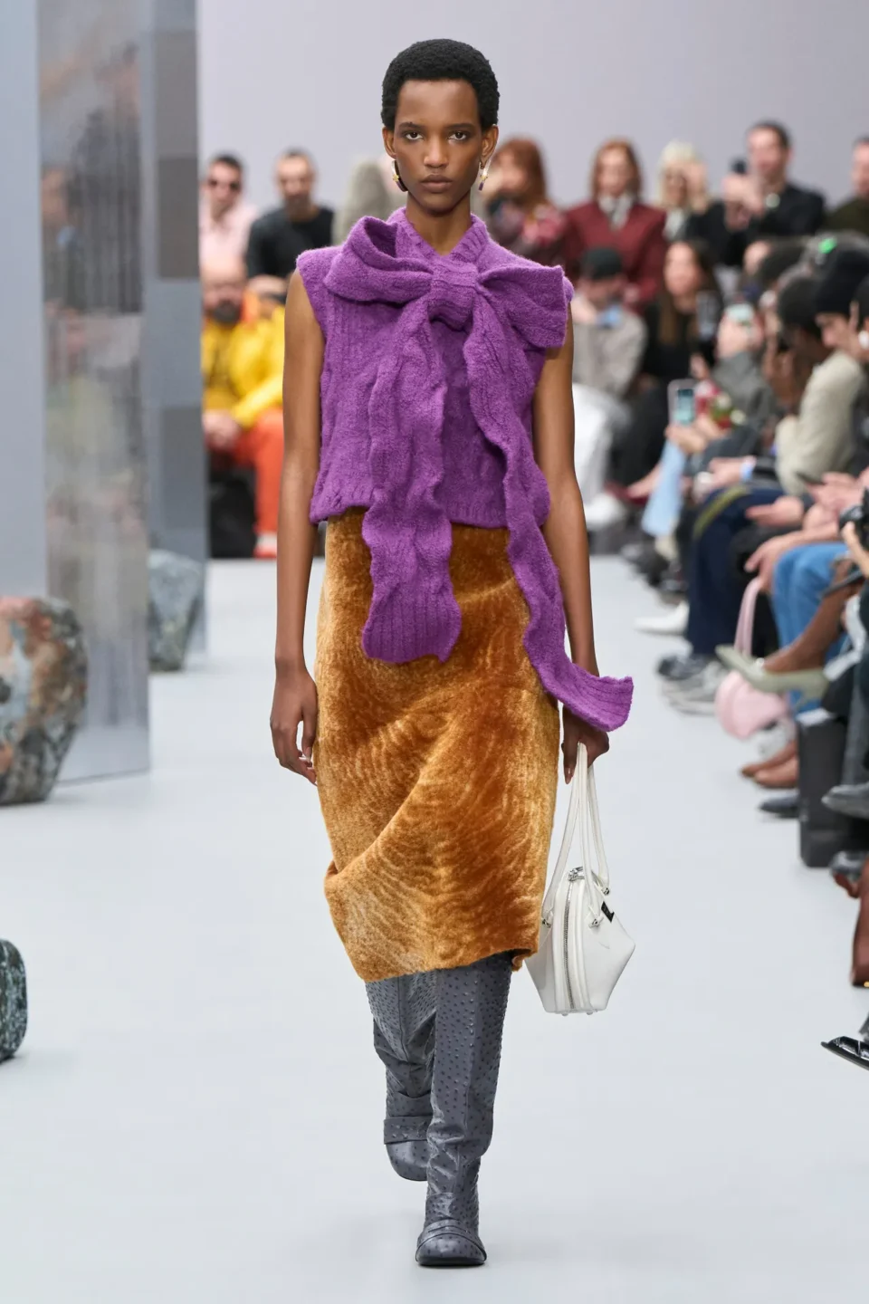 00015-acne-studios-fall-2025-ready-to-wear-credit-gorunway