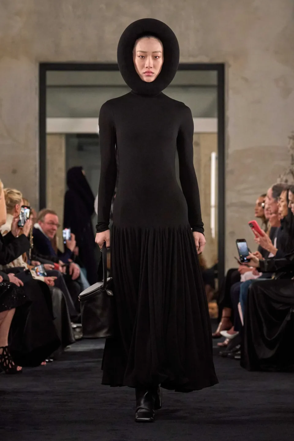 00015-alaia-fall-2025-ready-to-wear-credit-brand