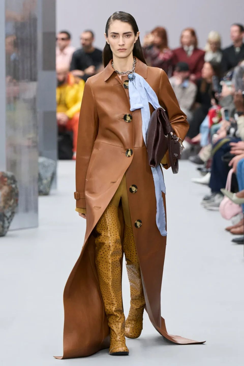 00016-acne-studios-fall-2025-ready-to-wear-credit-gorunway