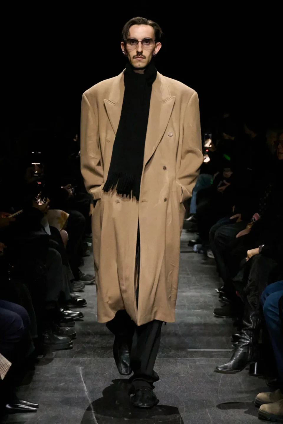 00017-balenciaga-fall-2025-ready-to-wear-credit-gorunway