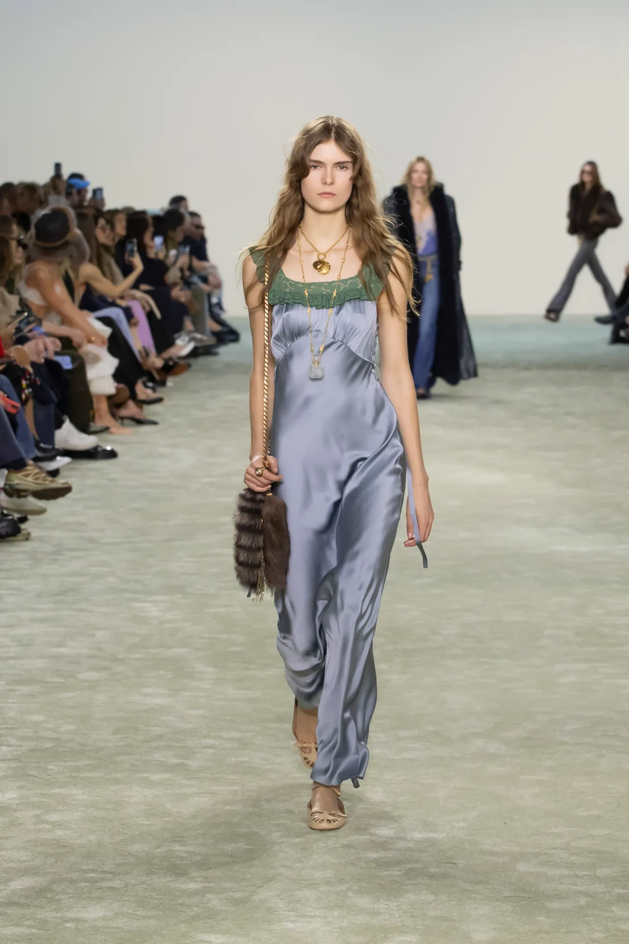 00017-chloe-fall-2025-ready-to-wear-credit-brand