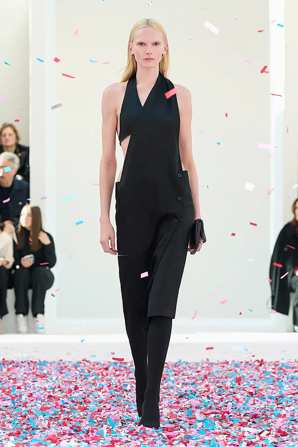 00017-courreges-fall-2025-ready-to-wear-credit-brand