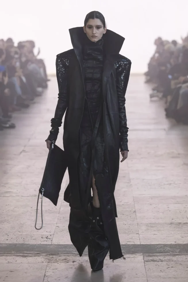 00017-rick-owens-fall-2025-ready-to-wear-credit-brand
