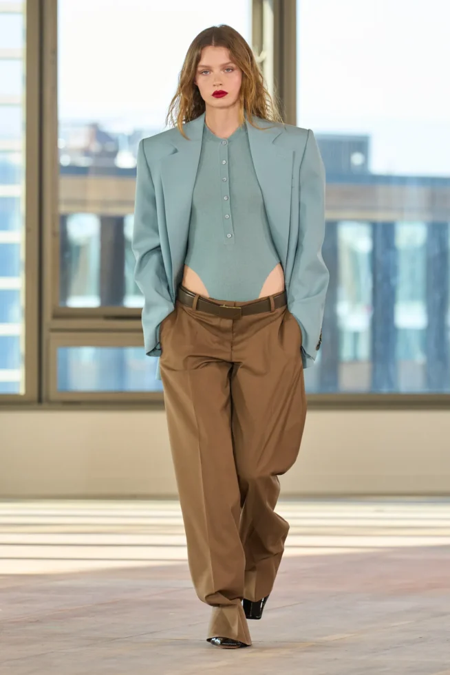 00017-stella-mccartney-fall-2025-ready-to-wear-credit-gorunway