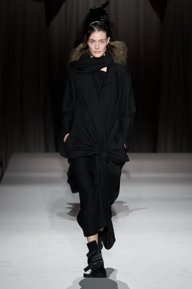 00017-yohji-yamamoto-fall-2025-ready-to-wear-credit-gorunway