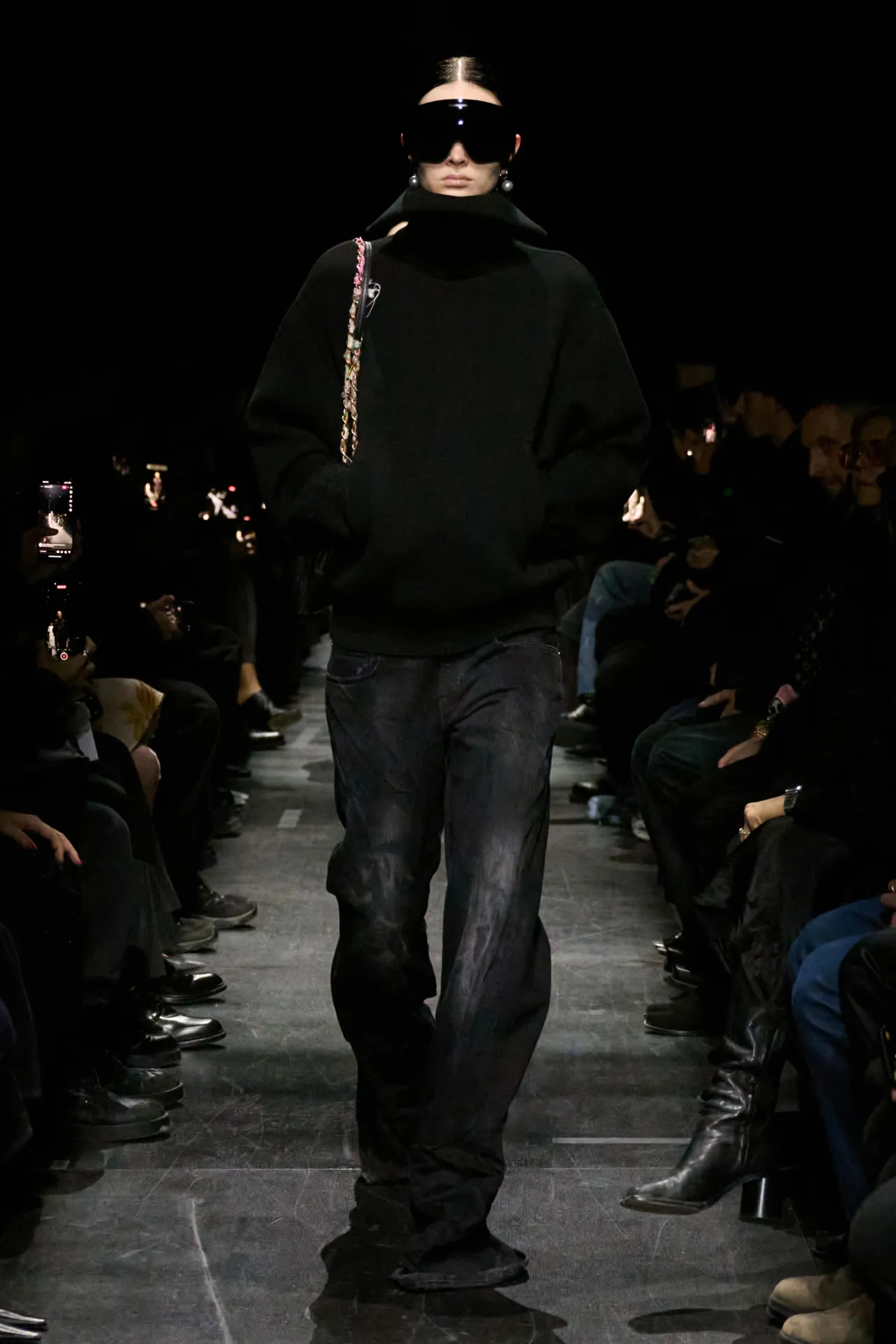 00018-balenciaga-fall-2025-ready-to-wear-credit-gorunway