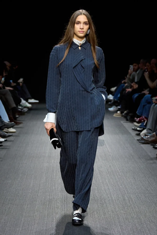00018-emporio-armani-fall-2025-ready-to-wear-credit-gorunway