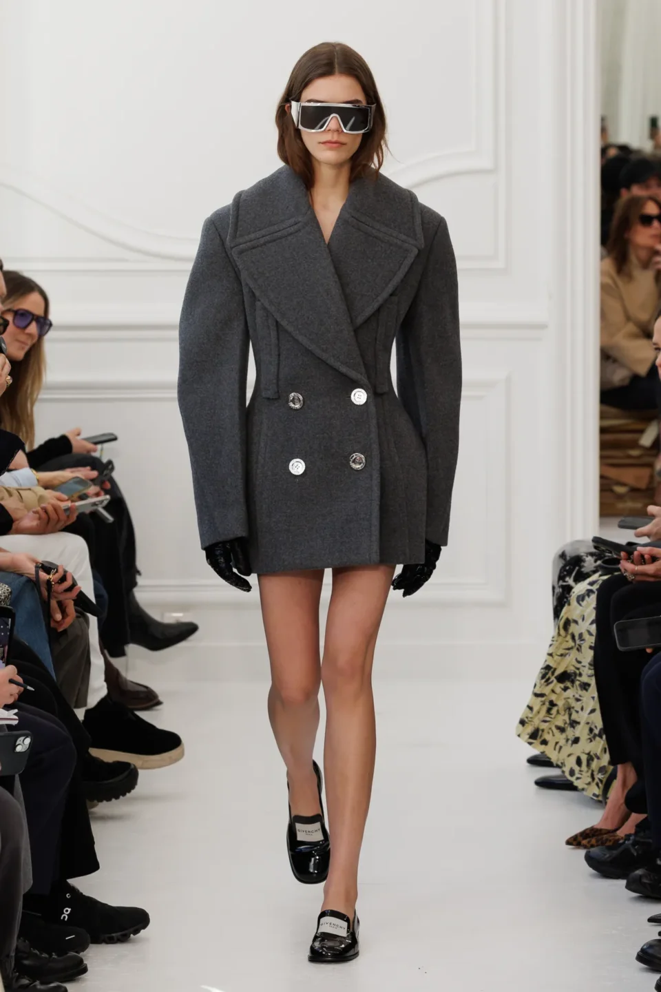 00018-givenchy-fall-2025-ready-to-wear-credit-brand