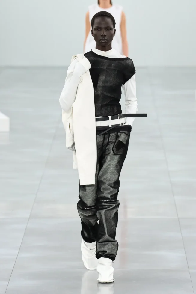 00018-issey-miyake-fall-2025-ready-to-wear-credit-gorunway