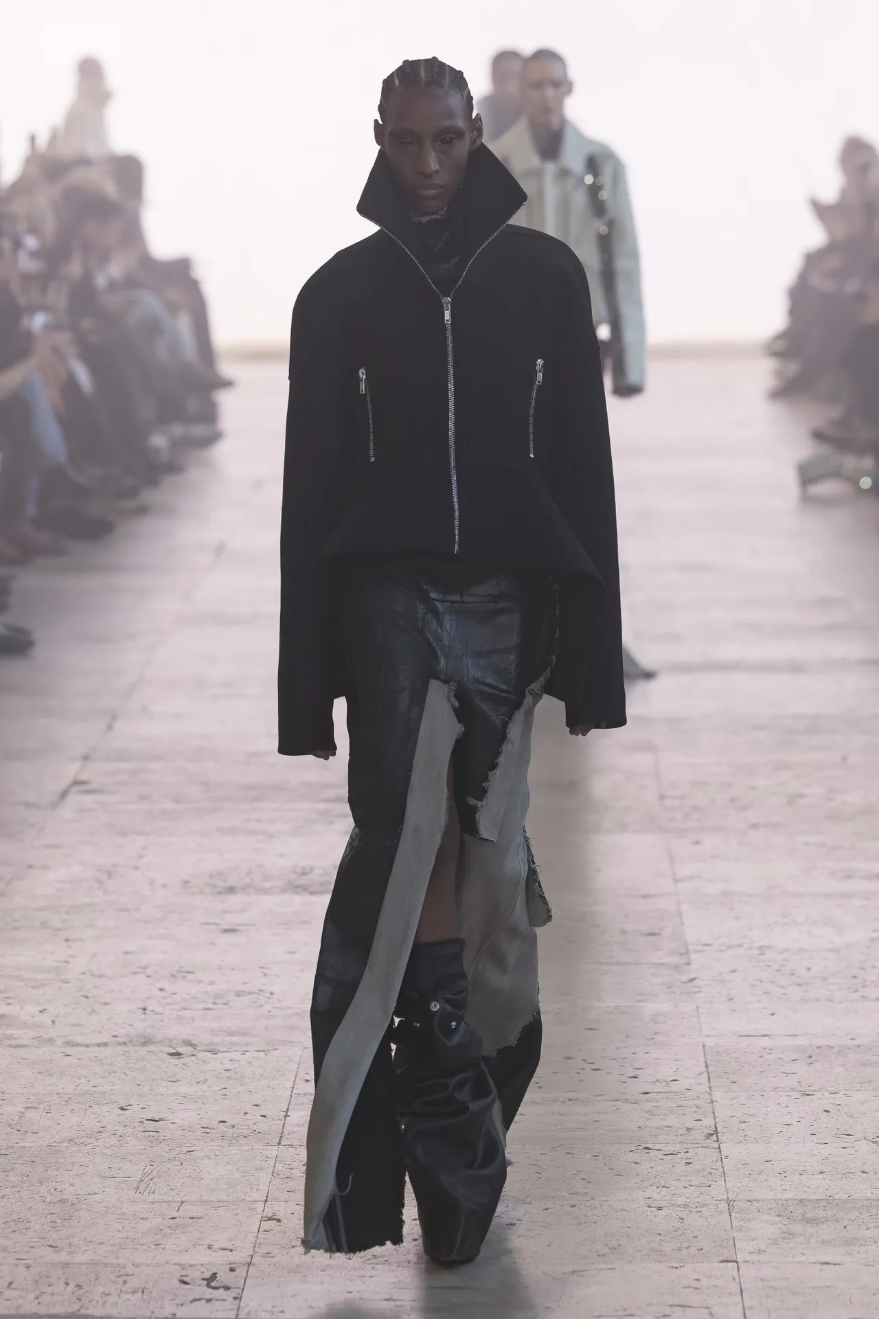 00018-rick-owens-fall-2025-ready-to-wear-credit-brand