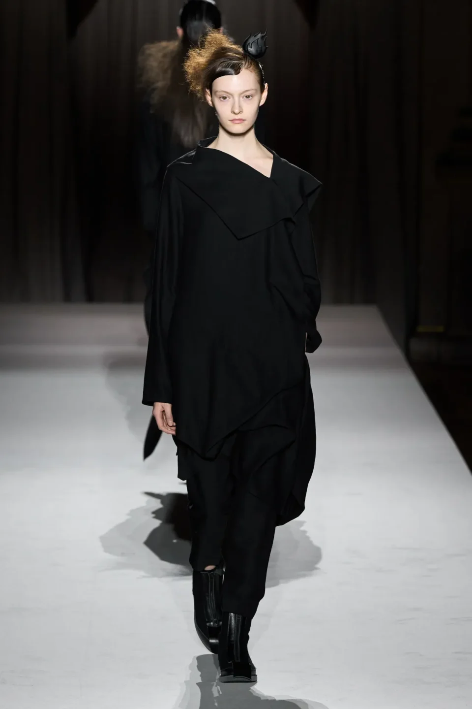 00018-yohji-yamamoto-fall-2025-ready-to-wear-credit-gorunway