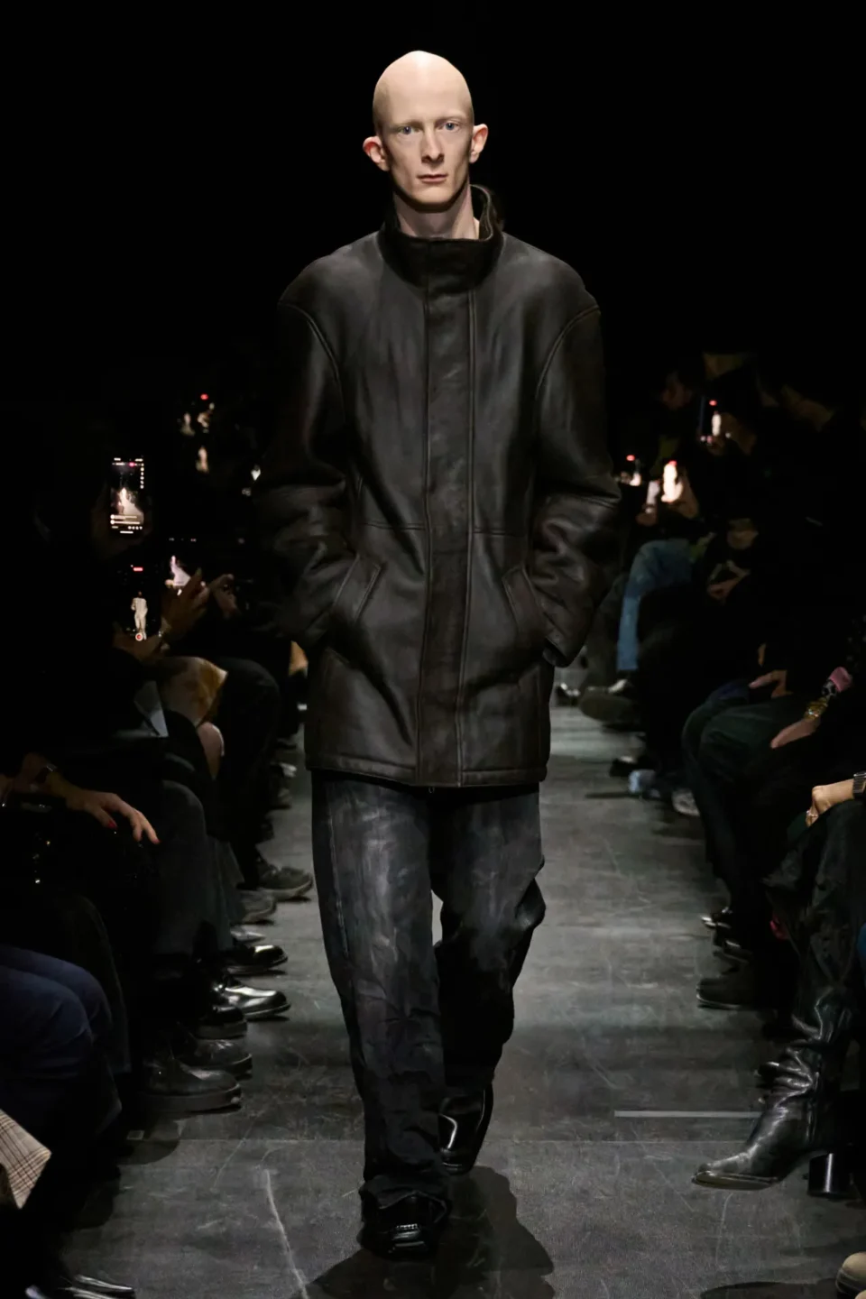 00019-balenciaga-fall-2025-ready-to-wear-credit-gorunway