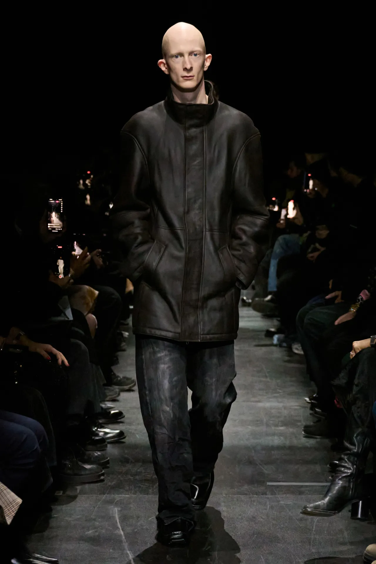 00019-balenciaga-fall-2025-ready-to-wear-credit-gorunway