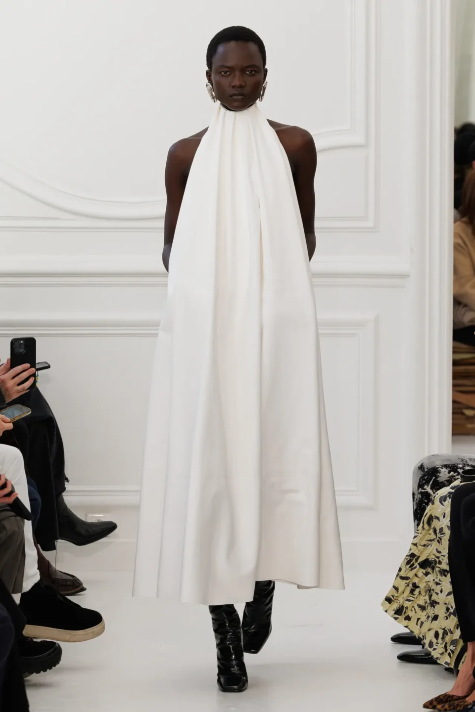00019-givenchy-fall-2025-ready-to-wear-credit-brand