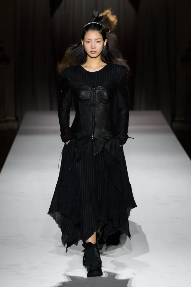 00019-yohji-yamamoto-fall-2025-ready-to-wear-credit-gorunway
