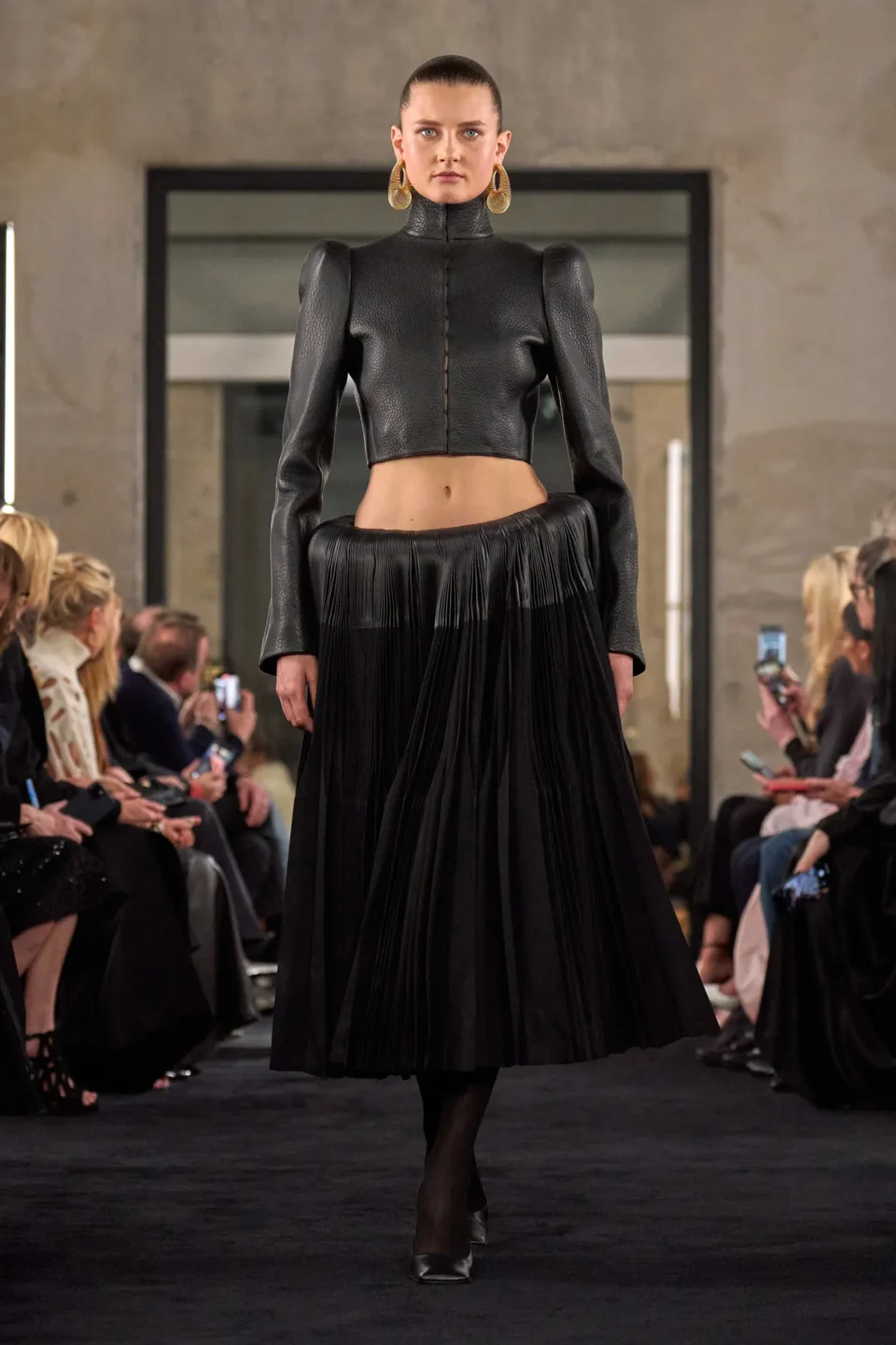 00020-alaia-fall-2025-ready-to-wear-credit-brand