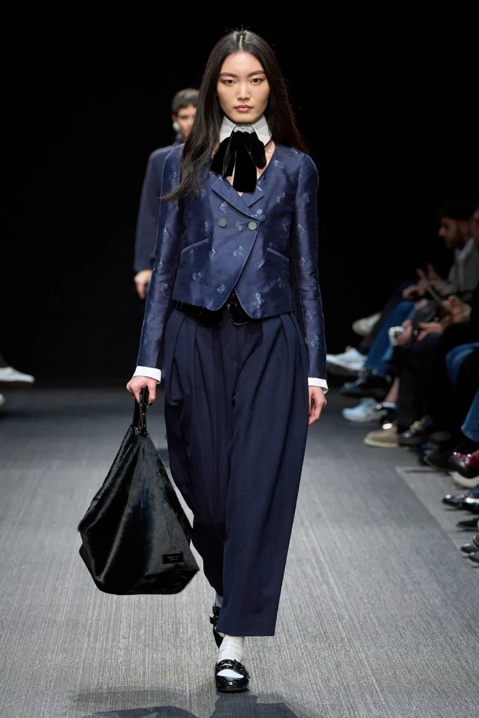00020-emporio-armani-fall-2025-ready-to-wear-credit-gorunway
