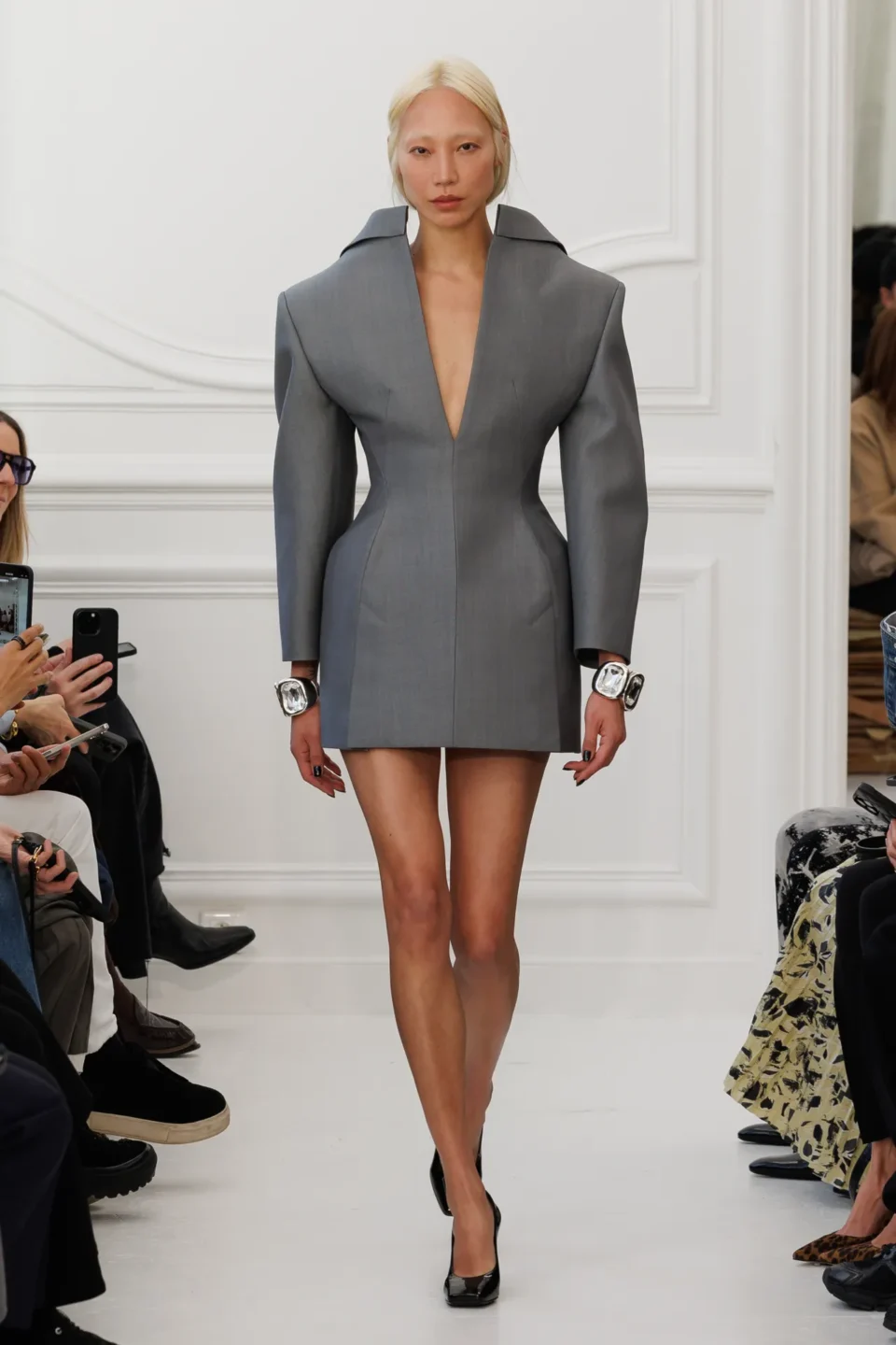 00020-givenchy-fall-2025-ready-to-wear-credit-brand