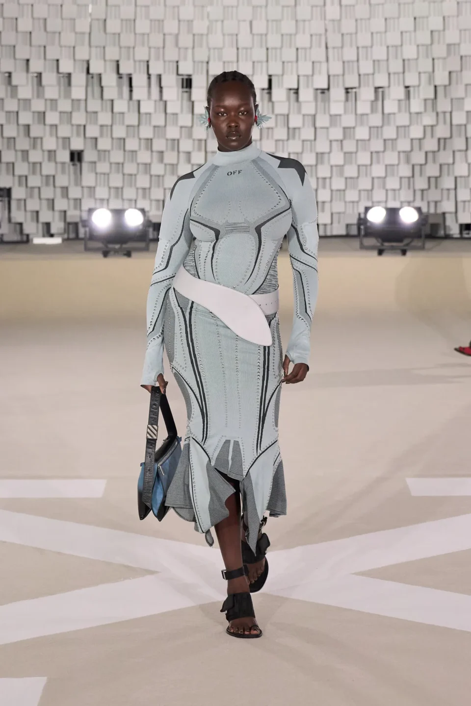 00020-off-white-fall-2025-ready-to-wear-credit-gorunway