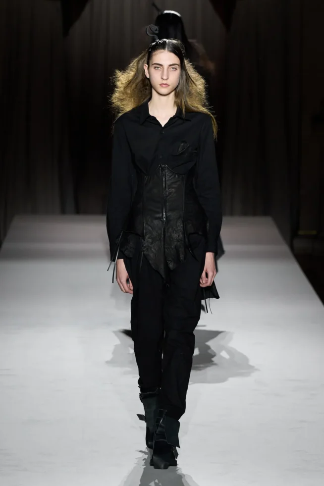 00020-yohji-yamamoto-fall-2025-ready-to-wear-credit-gorunway