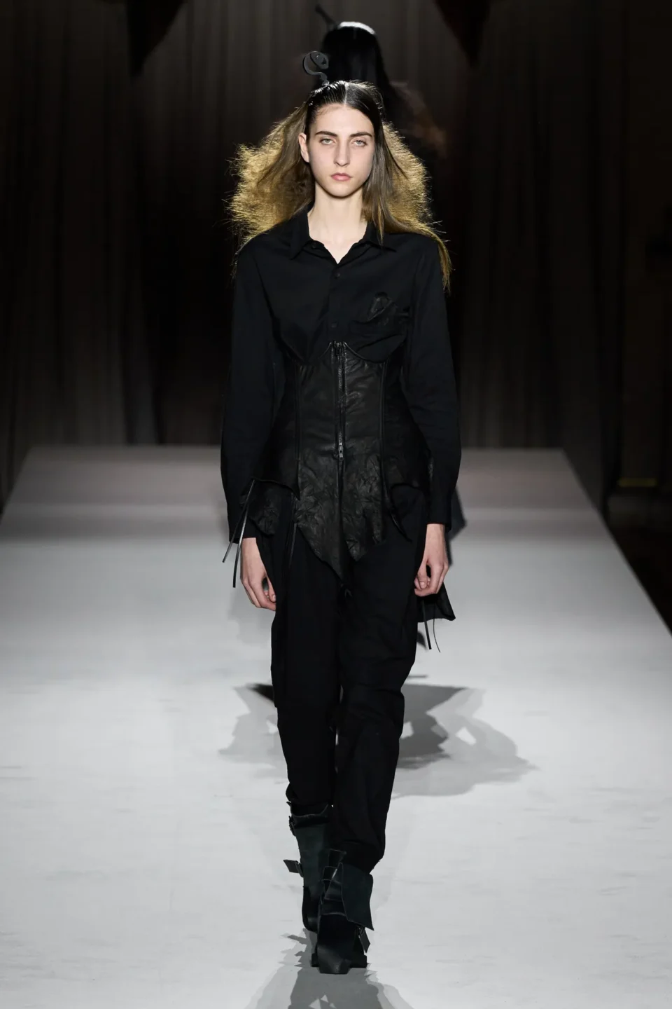 00020-yohji-yamamoto-fall-2025-ready-to-wear-credit-gorunway