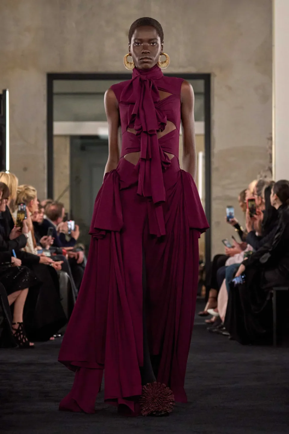 00021-alaia-fall-2025-ready-to-wear-credit-brand