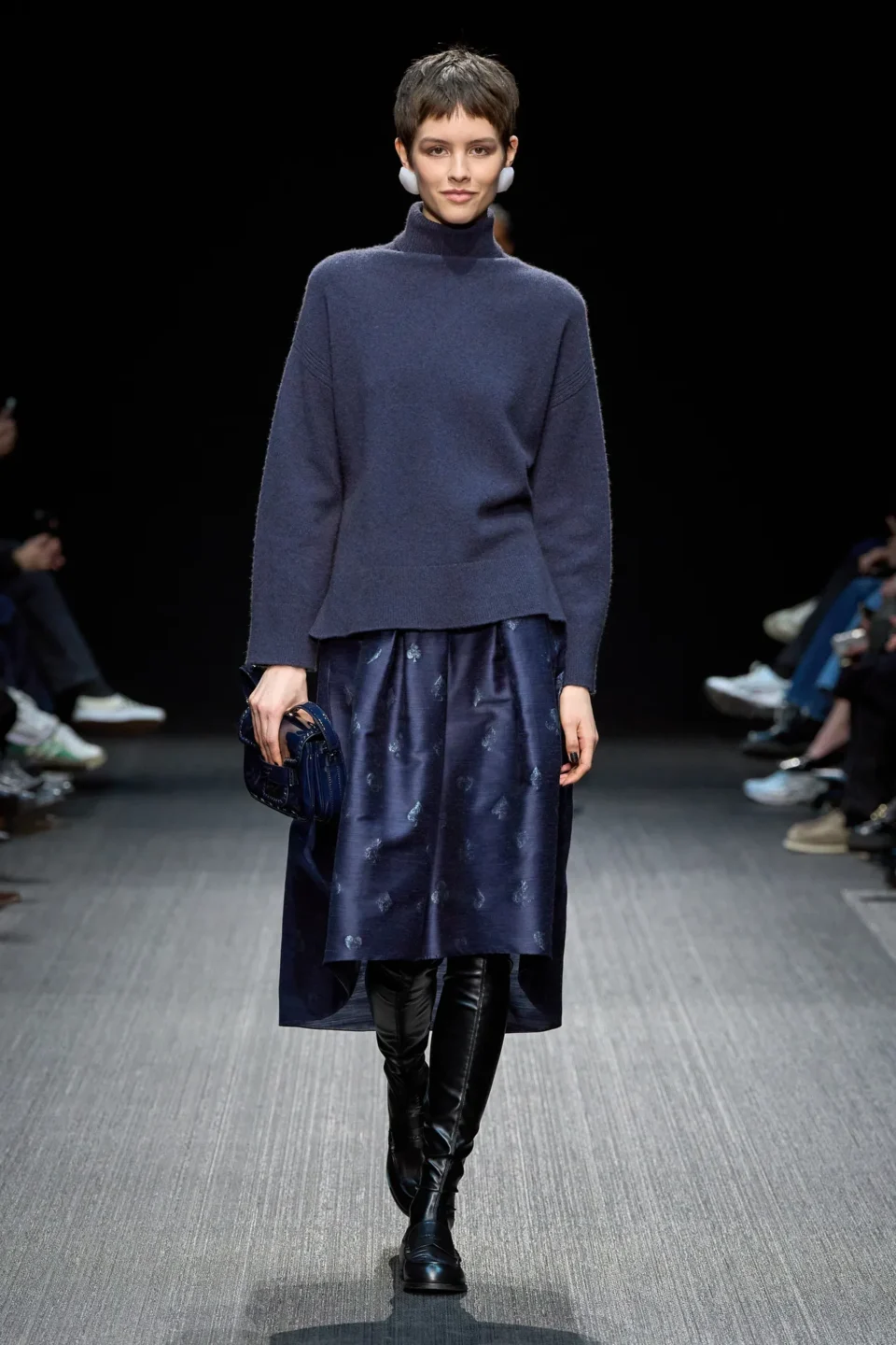 00021-emporio-armani-fall-2025-ready-to-wear-credit-gorunway