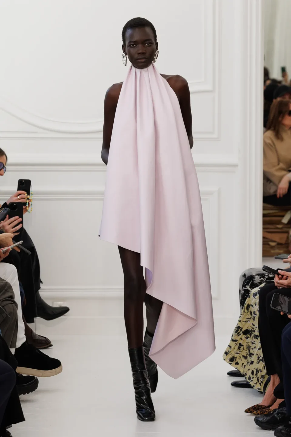 00021-givenchy-fall-2025-ready-to-wear-credit-brand