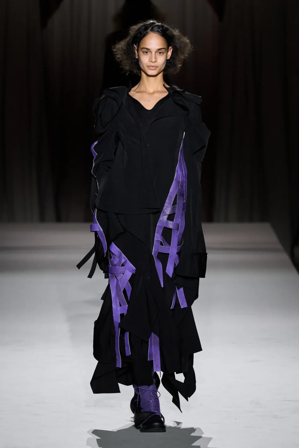 00021-yohji-yamamoto-fall-2025-ready-to-wear-credit-gorunway