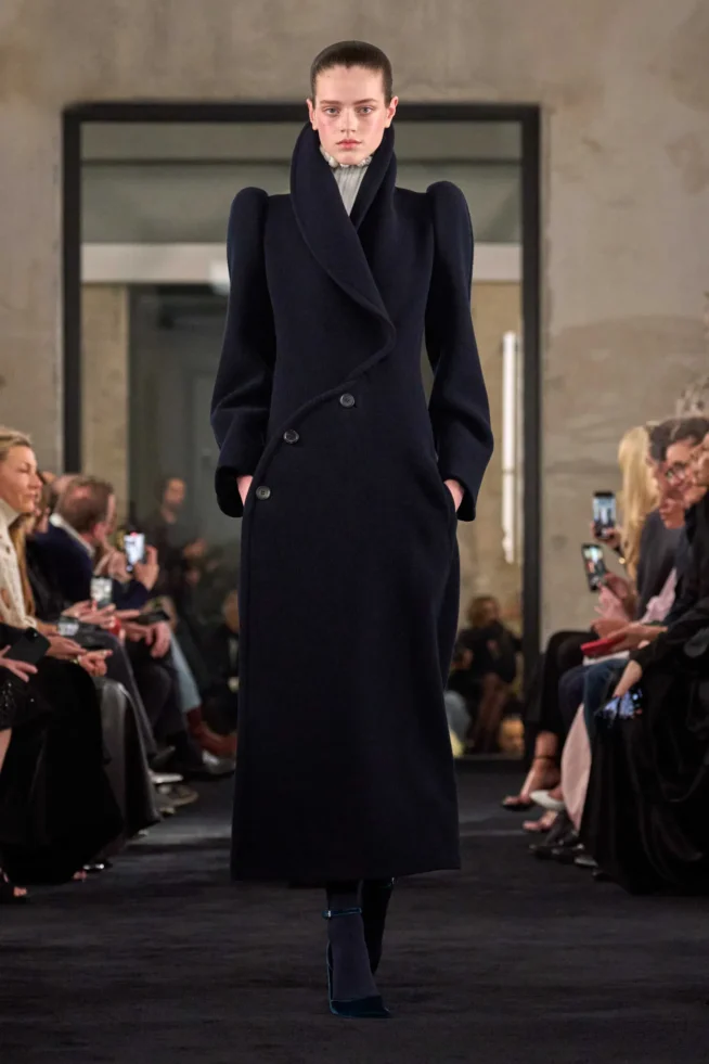 00022-alaia-fall-2025-ready-to-wear-credit-brand
