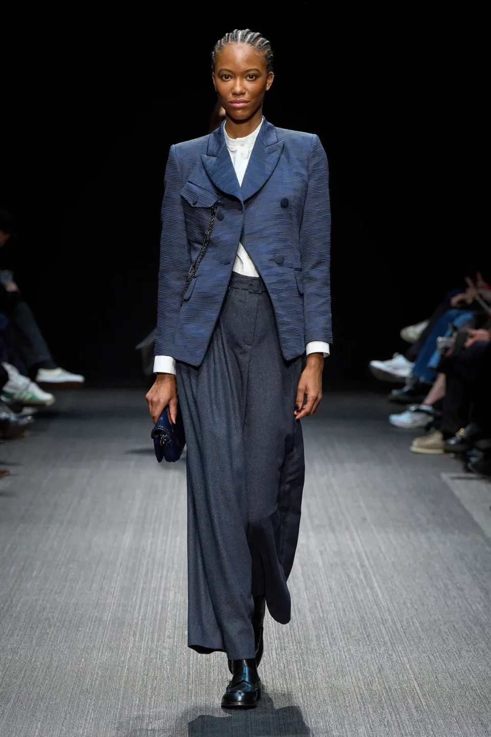 00022-emporio-armani-fall-2025-ready-to-wear-credit-gorunway