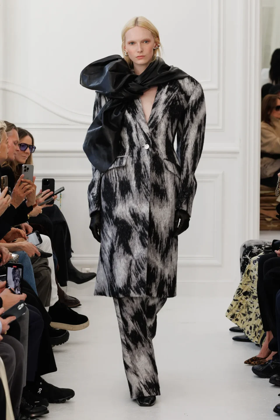 00022-givenchy-fall-2025-ready-to-wear-credit-brand