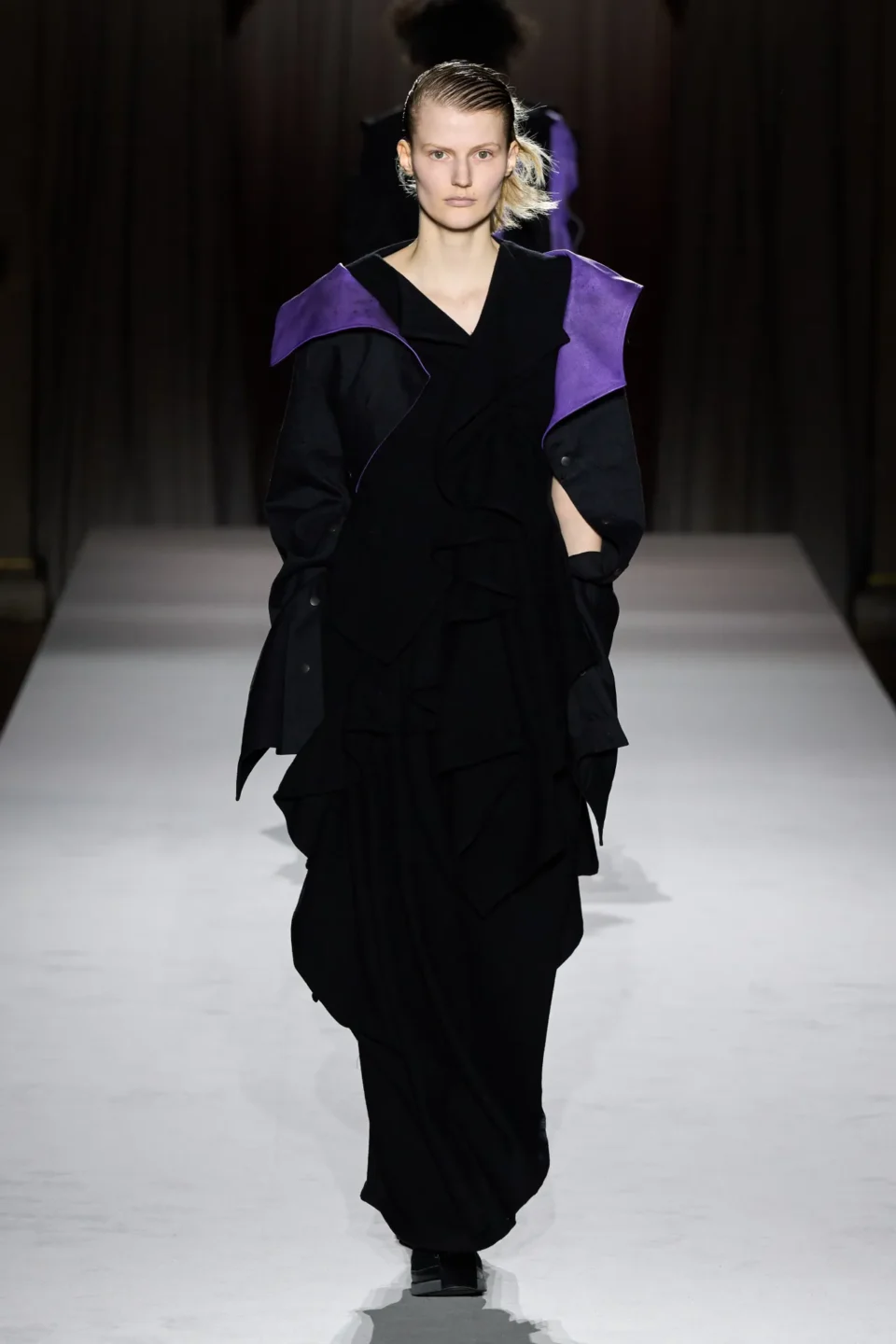 00022-yohji-yamamoto-fall-2025-ready-to-wear-credit-gorunway
