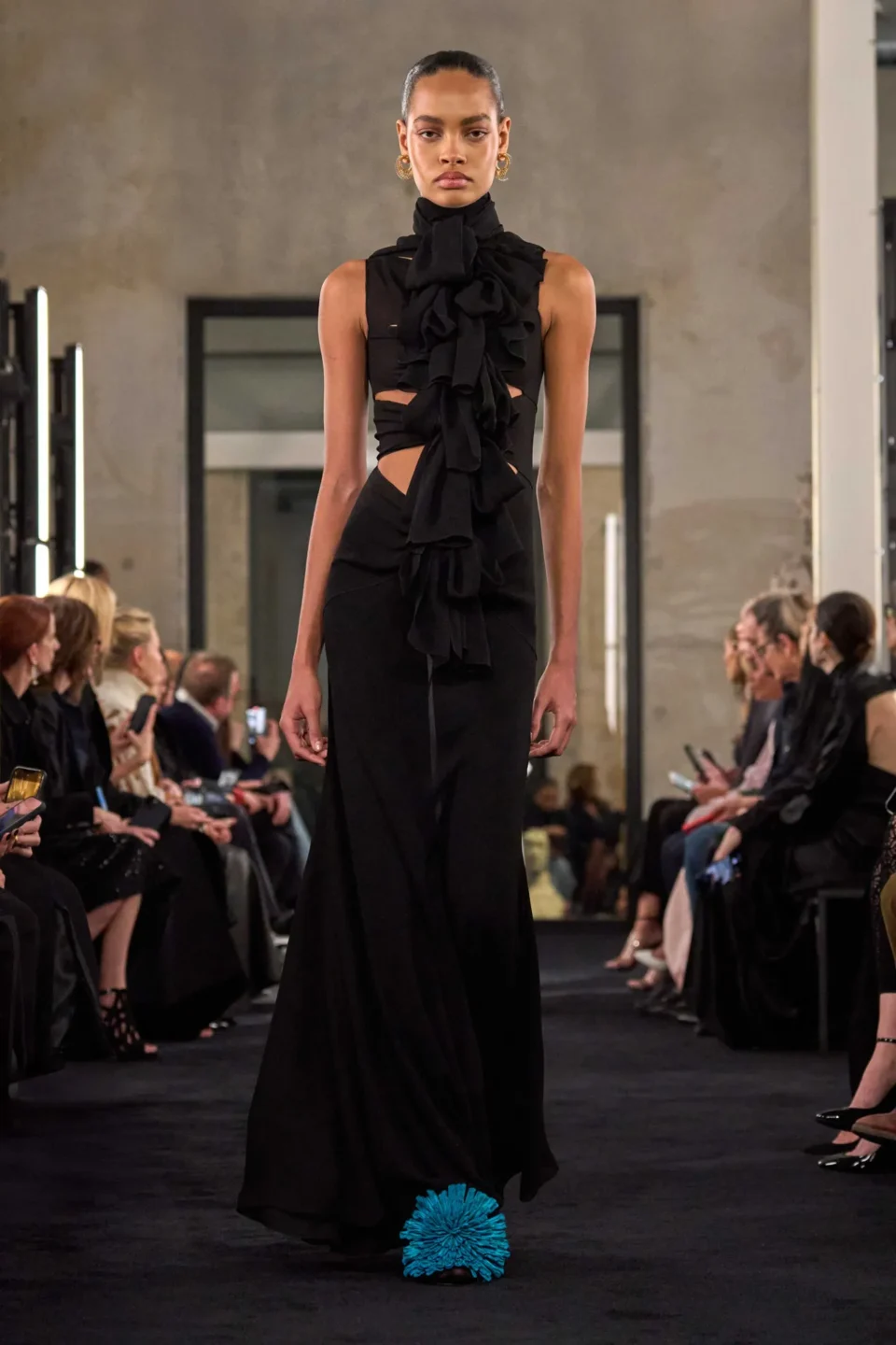 00023-alaia-fall-2025-ready-to-wear-credit-brand