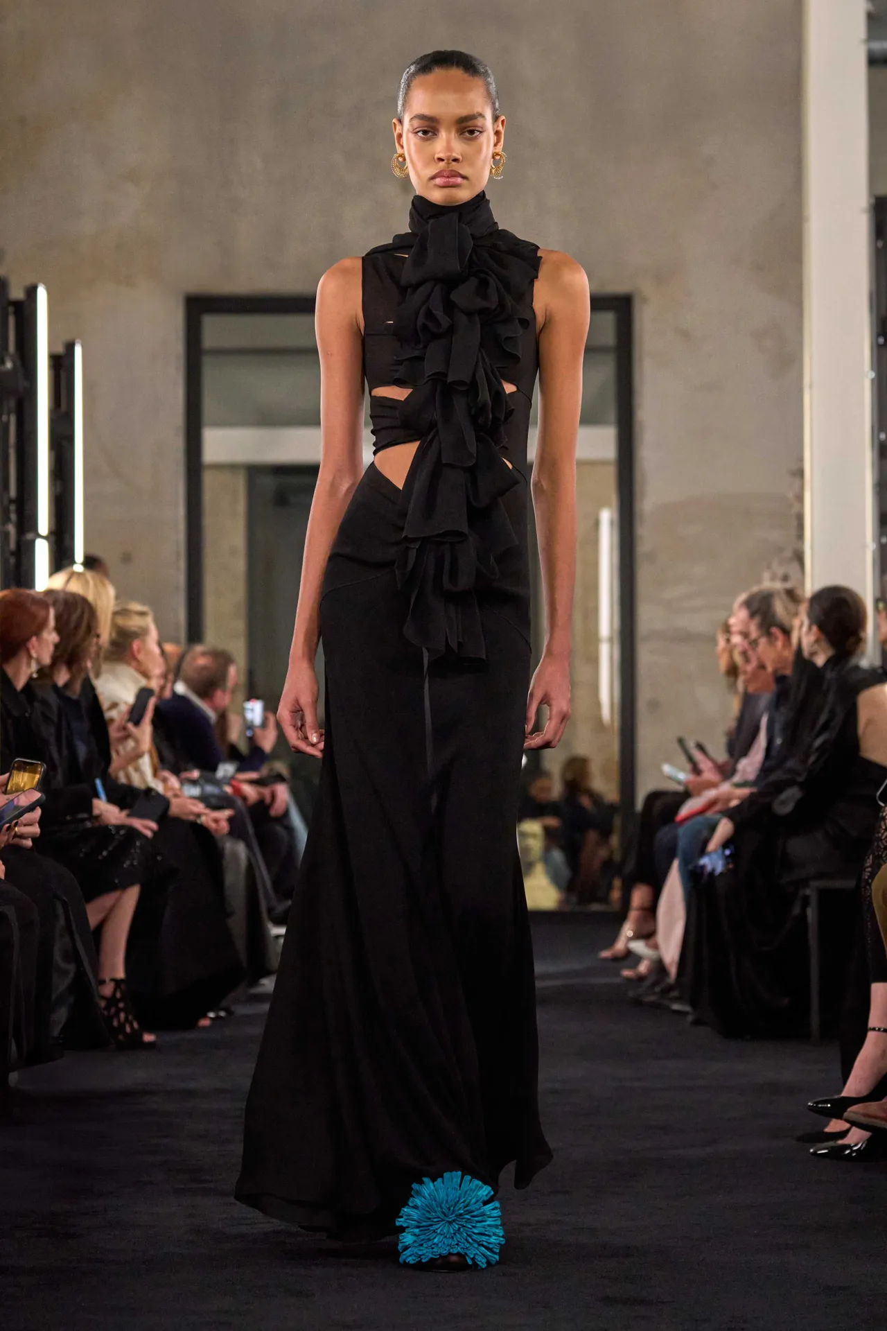 00023-alaia-fall-2025-ready-to-wear-credit-brand