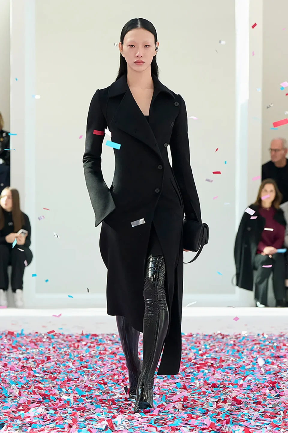 00023-courreges-fall-2025-ready-to-wear-credit-brand