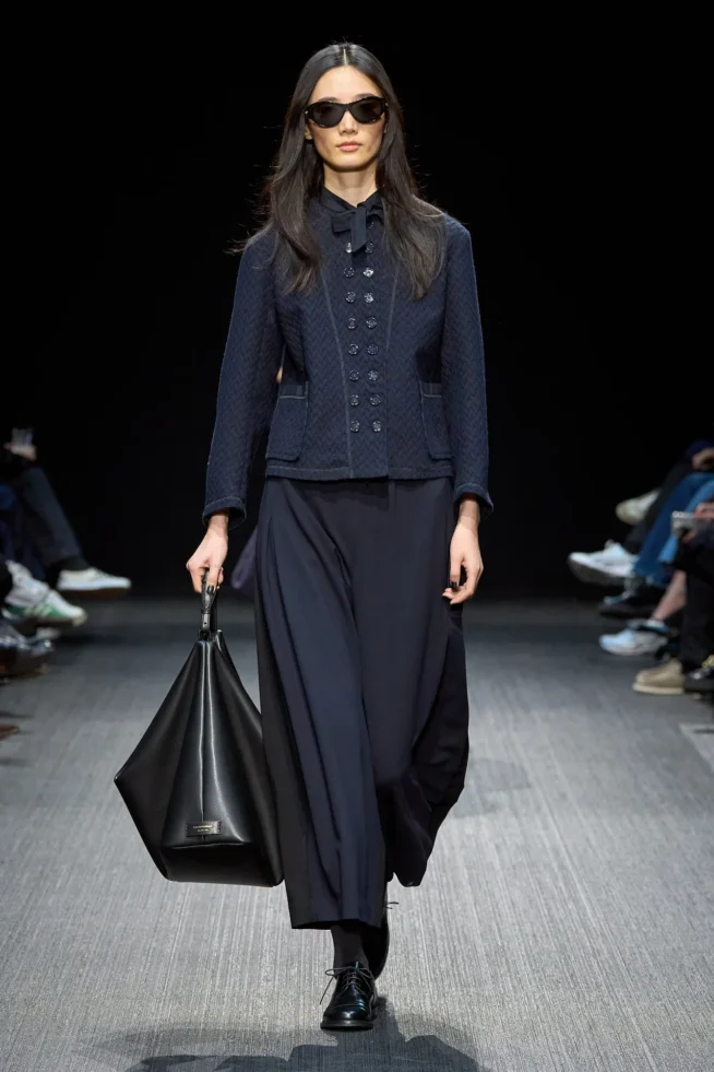 00023-emporio-armani-fall-2025-ready-to-wear-credit-gorunway