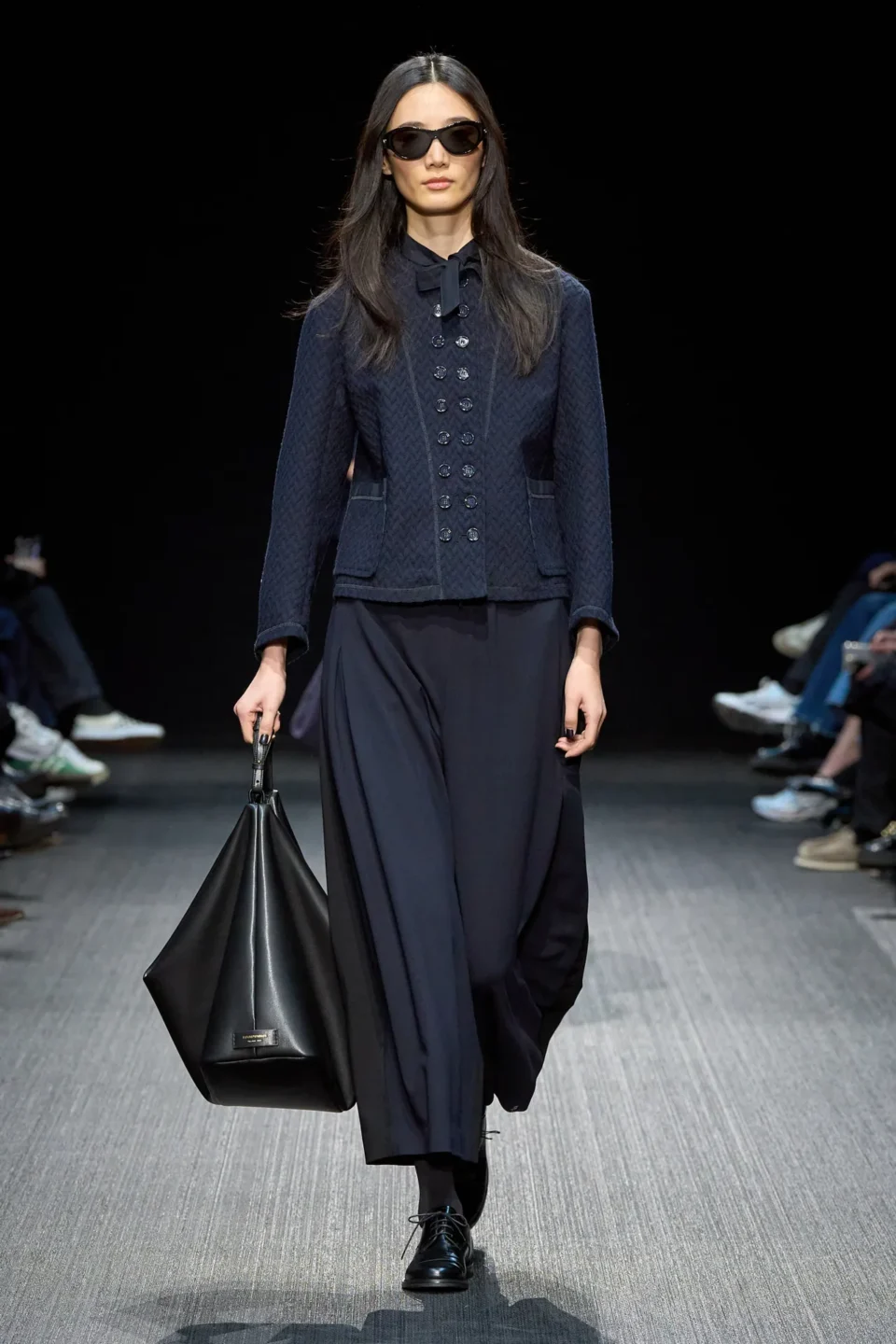00023-emporio-armani-fall-2025-ready-to-wear-credit-gorunway