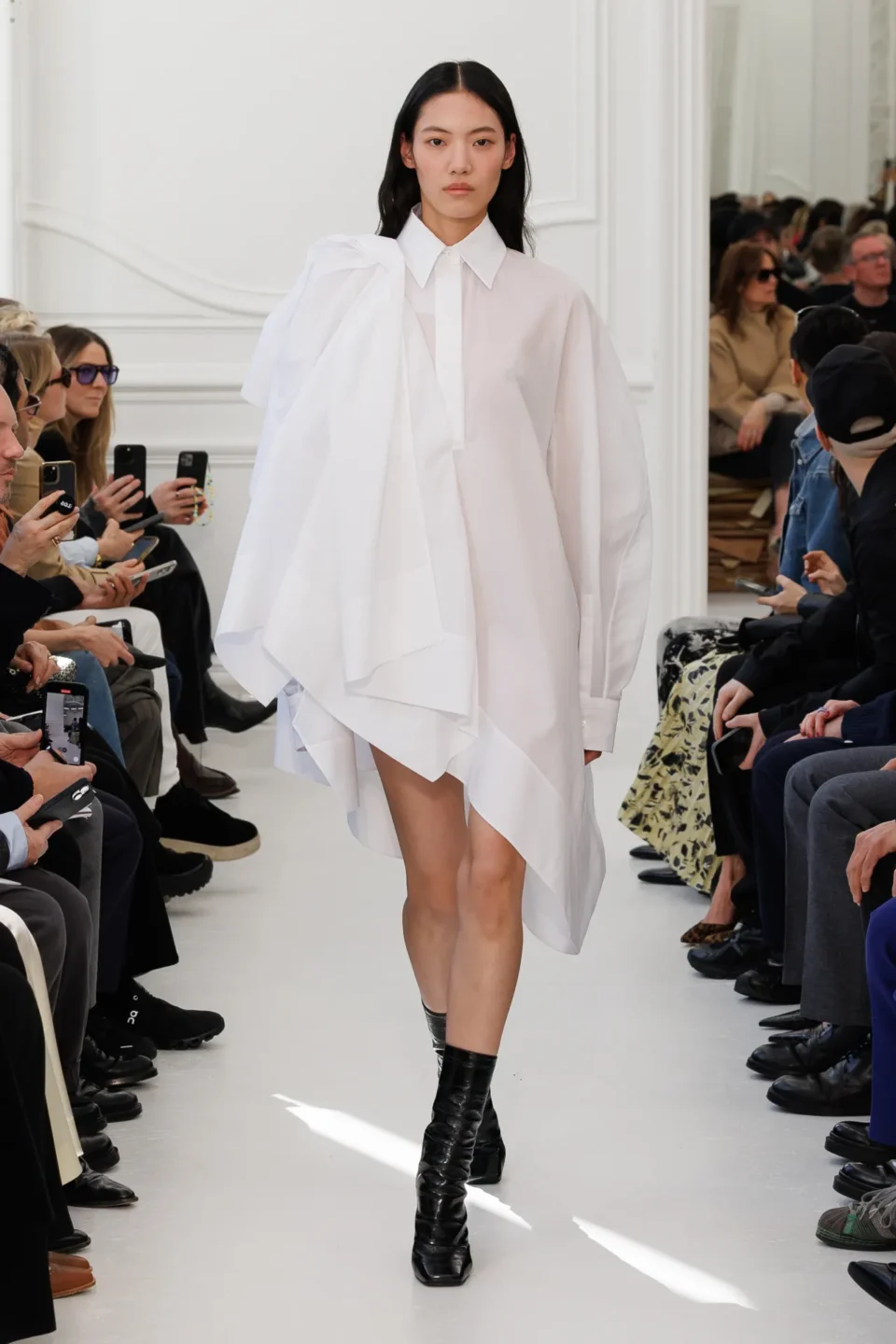 00023-givenchy-fall-2025-ready-to-wear-credit-brand