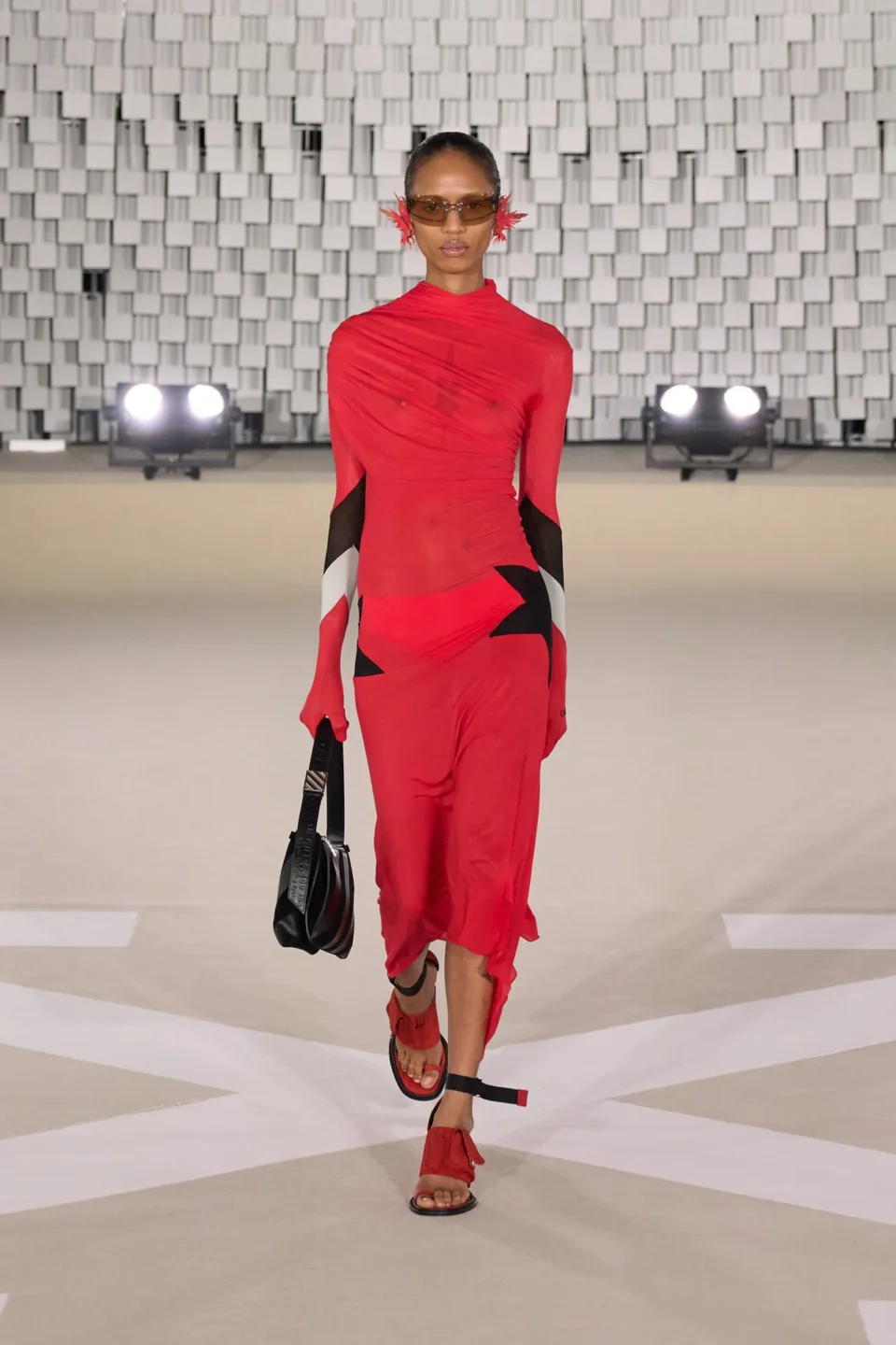 00023-off-white-fall-2025-ready-to-wear-credit-gorunway
