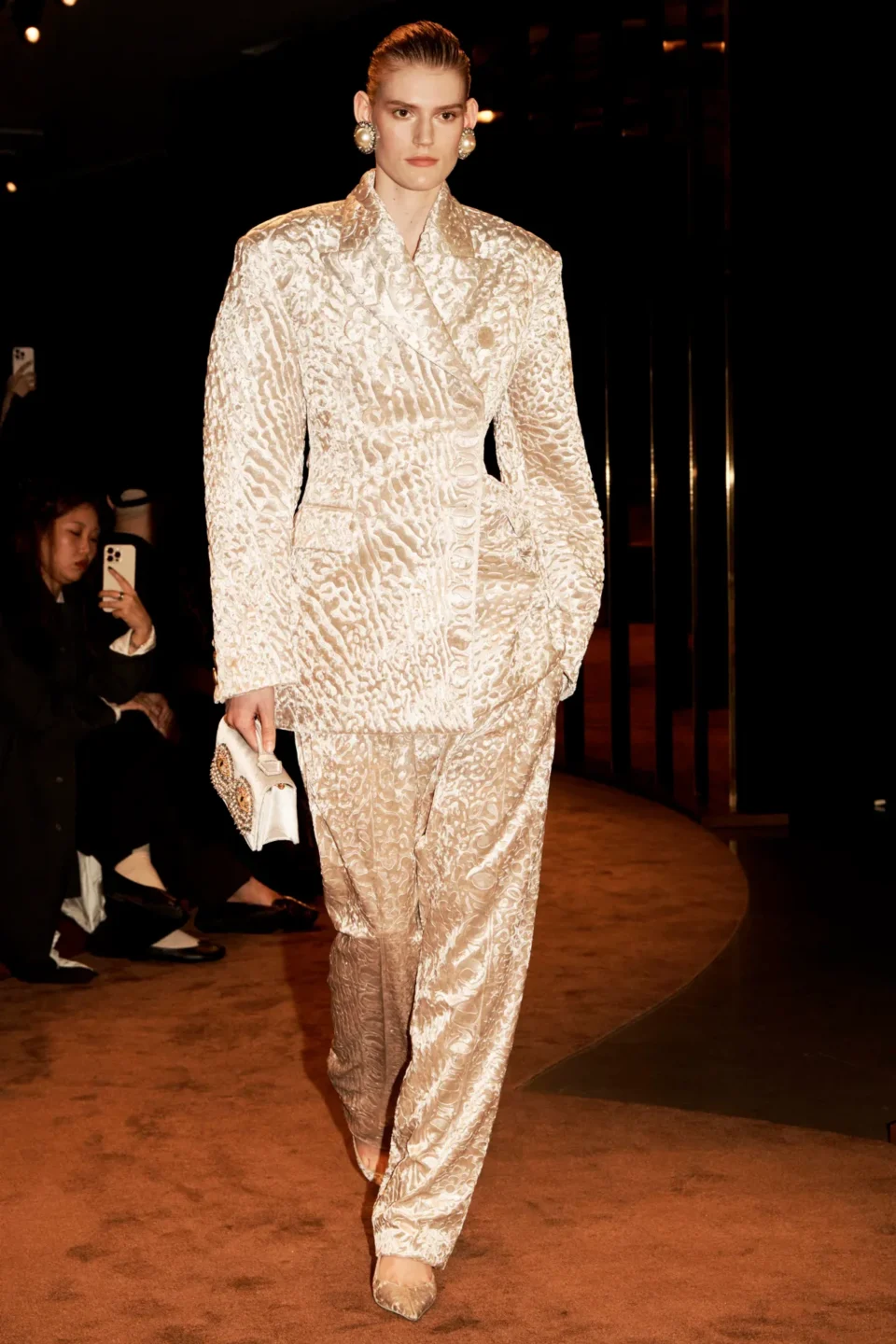 00023-schiaparelli-fall-2025-ready-to-wear-courtesy-of-schiaparelli