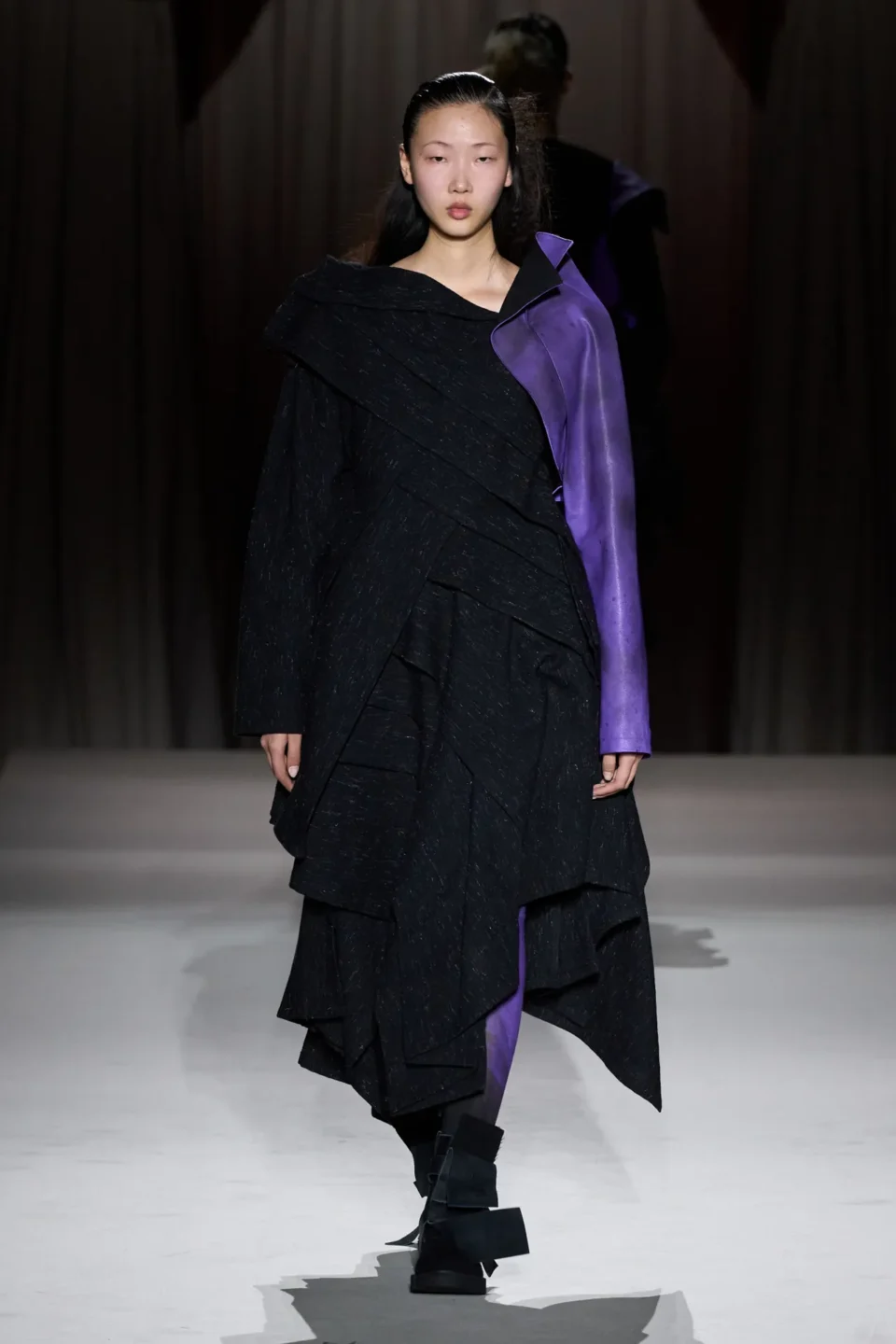 00023-yohji-yamamoto-fall-2025-ready-to-wear-credit-gorunway