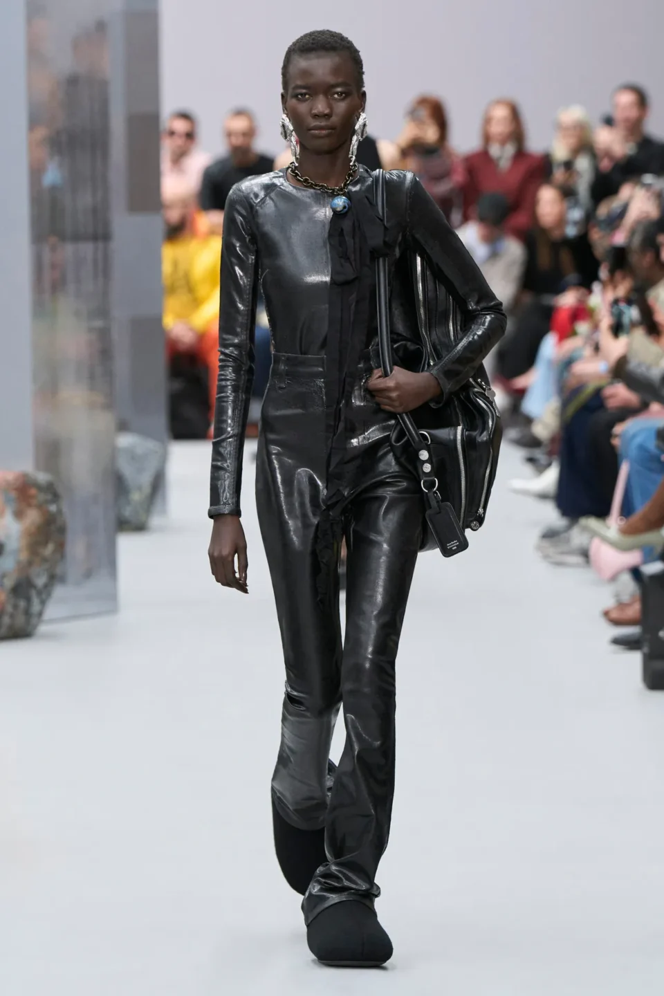 00024-acne-studios-fall-2025-ready-to-wear-credit-gorunway